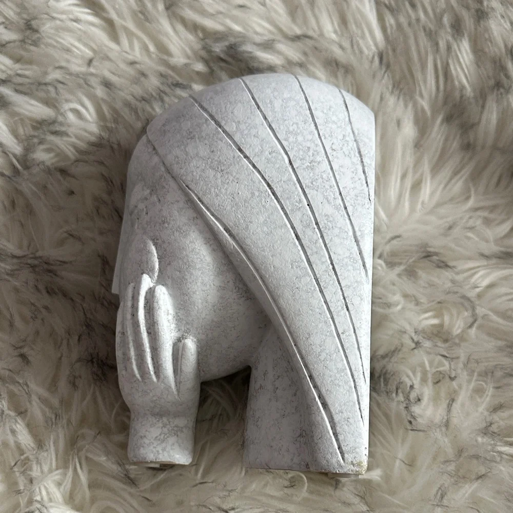 Abstract Face Sculpture - Picture 2 of 9